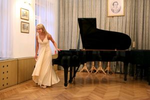 Anna Lipiak during the opening concert at Music and Literature Club 20. Aug 2012.